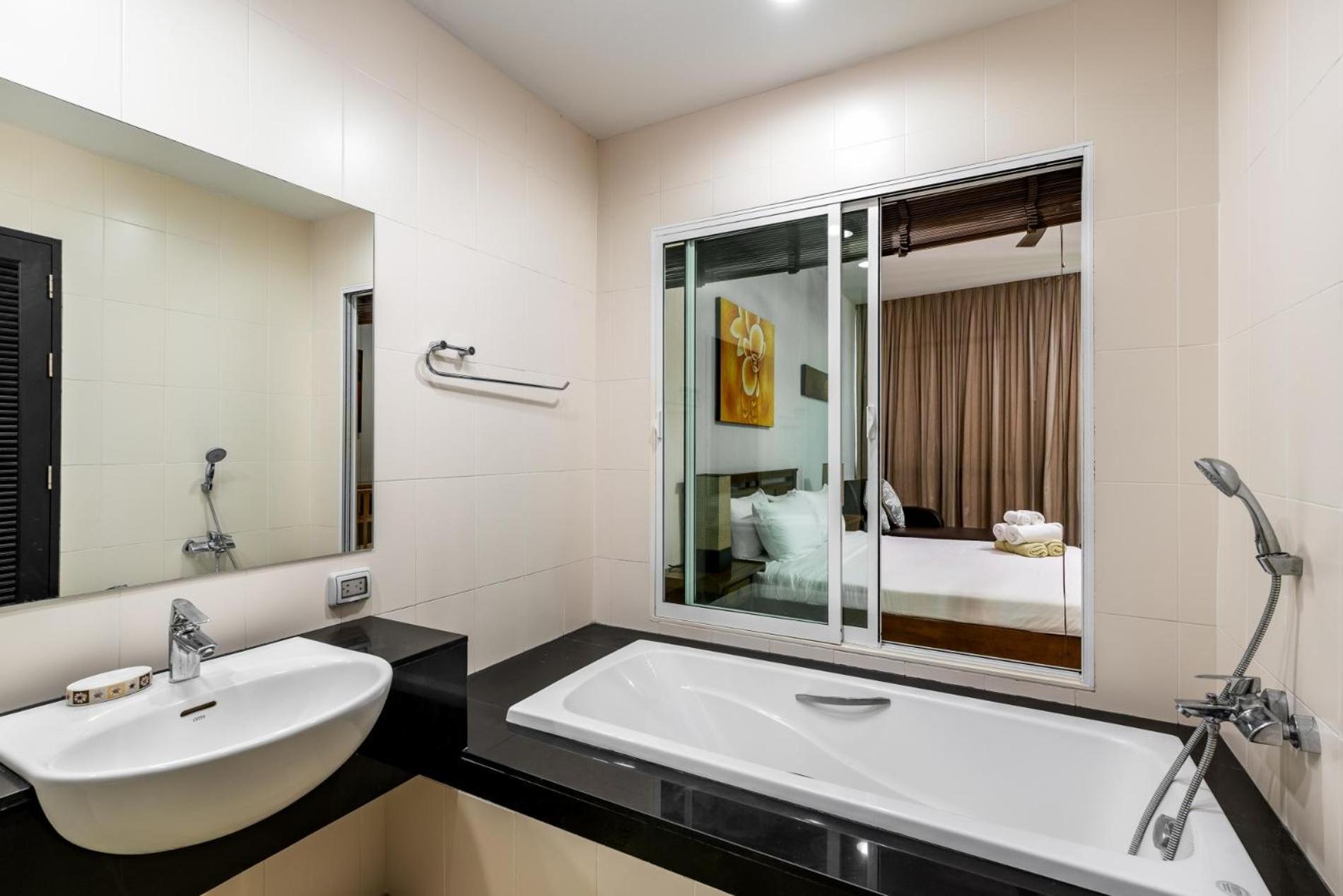 Veloche 2 Bedroom Apartment With Seaview Karon Kültér fotó