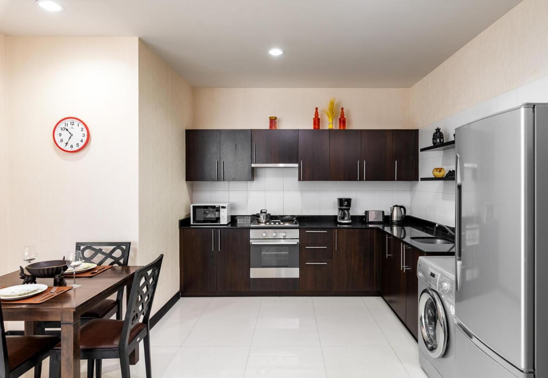Veloche 2 Bedroom Apartment With Seaview Karon Kültér fotó