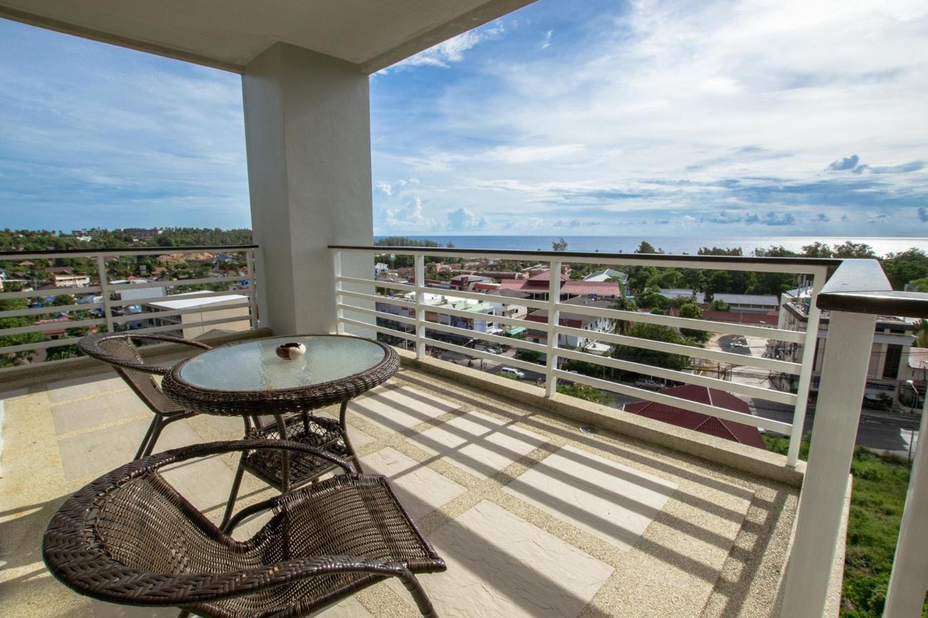 Veloche 2 Bedroom Apartment With Seaview Karon Kültér fotó